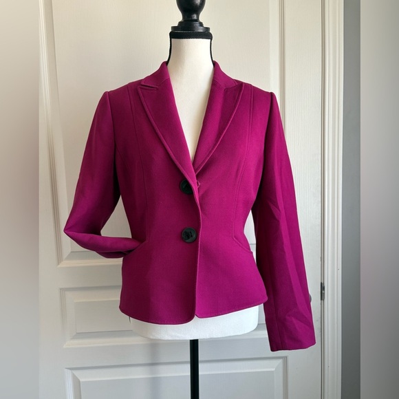 Tahari Magenta Blazer with Black Buttons size 4 - Picture 11 of 11